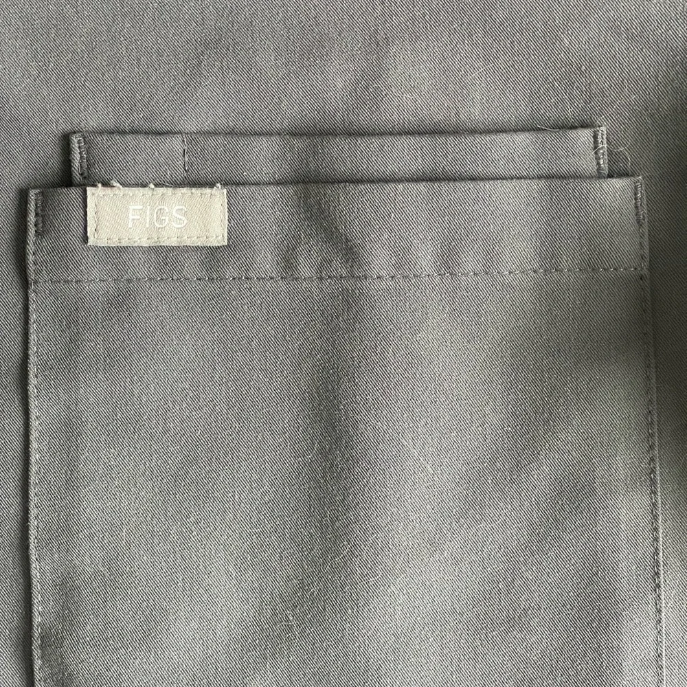 FIGS Men's Gray V-Neck Scrub Top Size XS - Picture 11 of 12